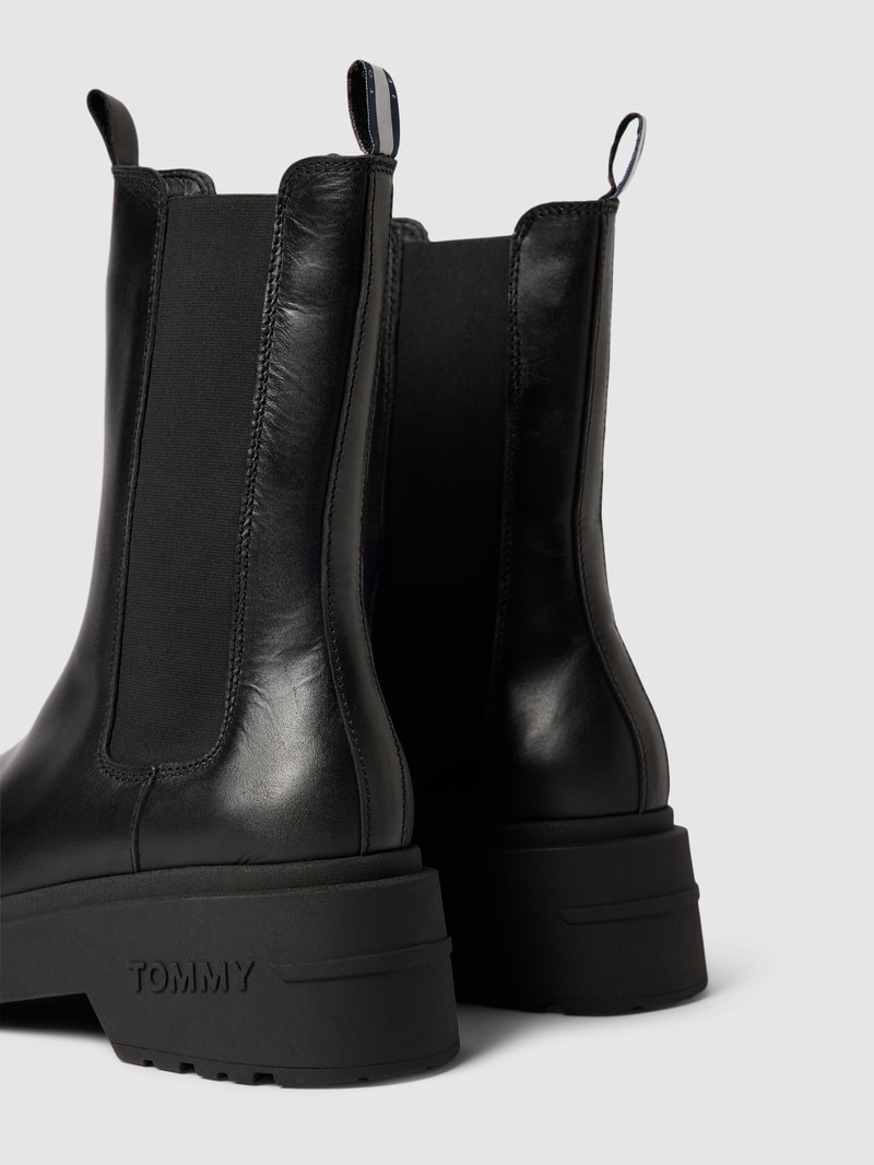 Chelsea Boots mit Plateausohle in schwarz