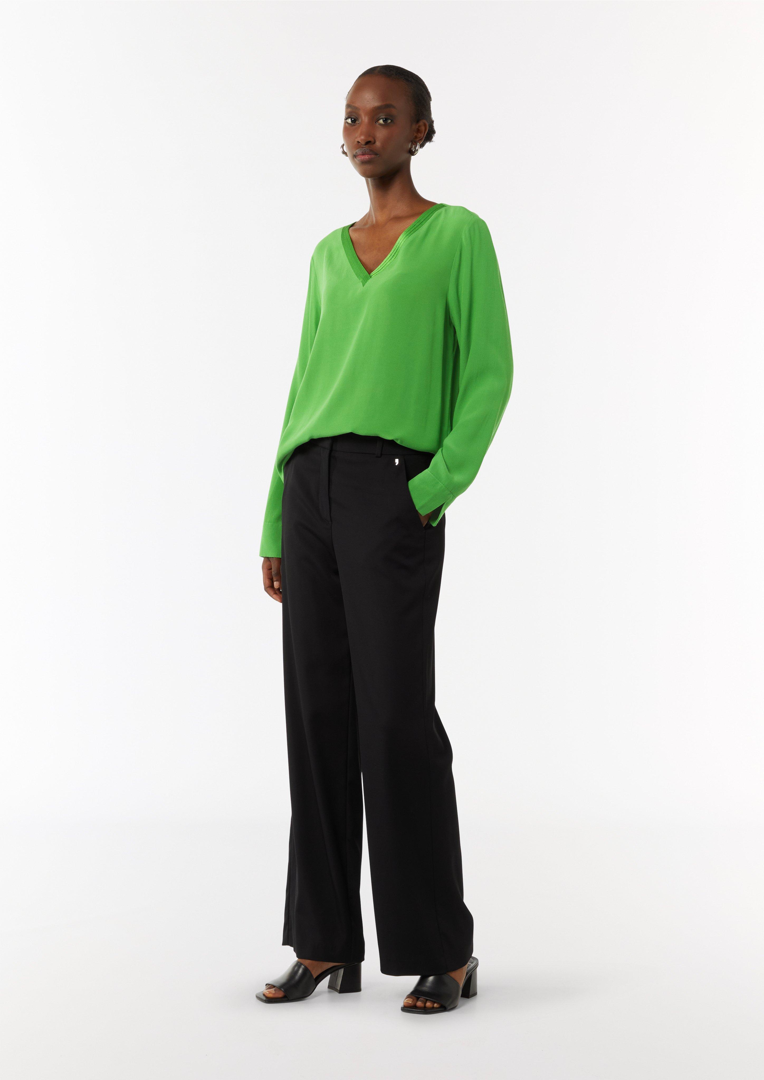 Bluse mit V-Ausschnitt und Satinblende - grün