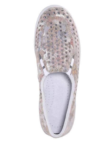 Slipper mit sommerlich luftigen Durchbrüchen