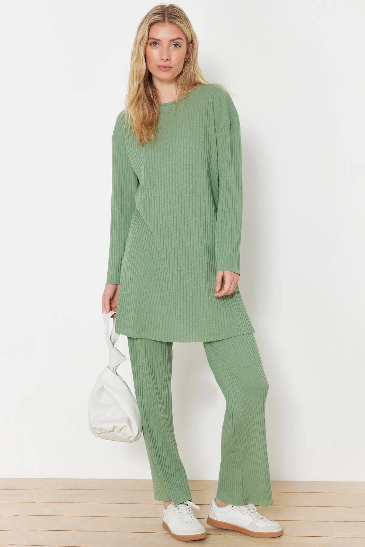 Trendyol Modest  Grünes Camisole-Set aus gestricktem Oberteil und Unterteil TCTSS24US00060