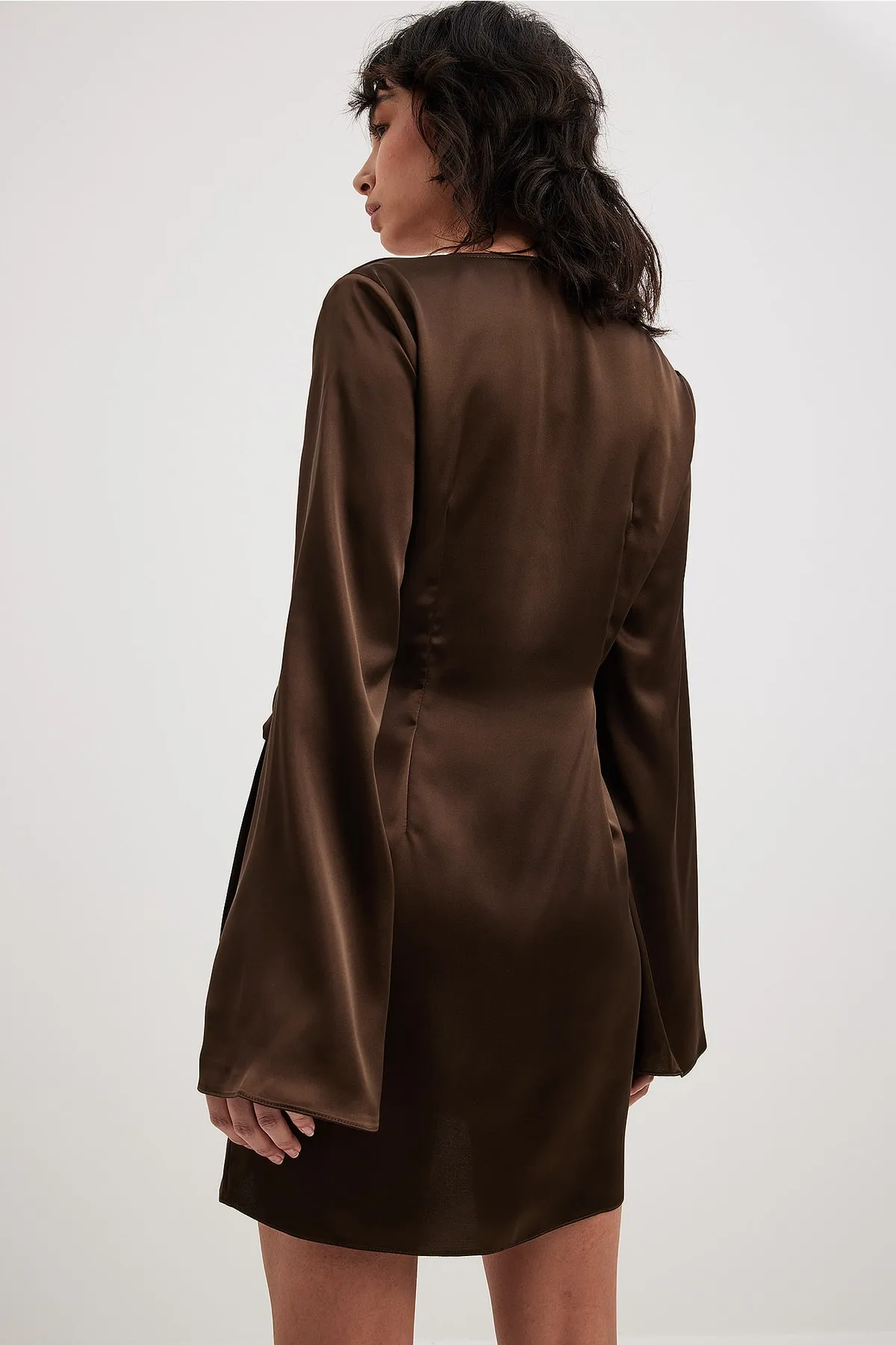 NA-KD  Wickelkleid aus Satin
