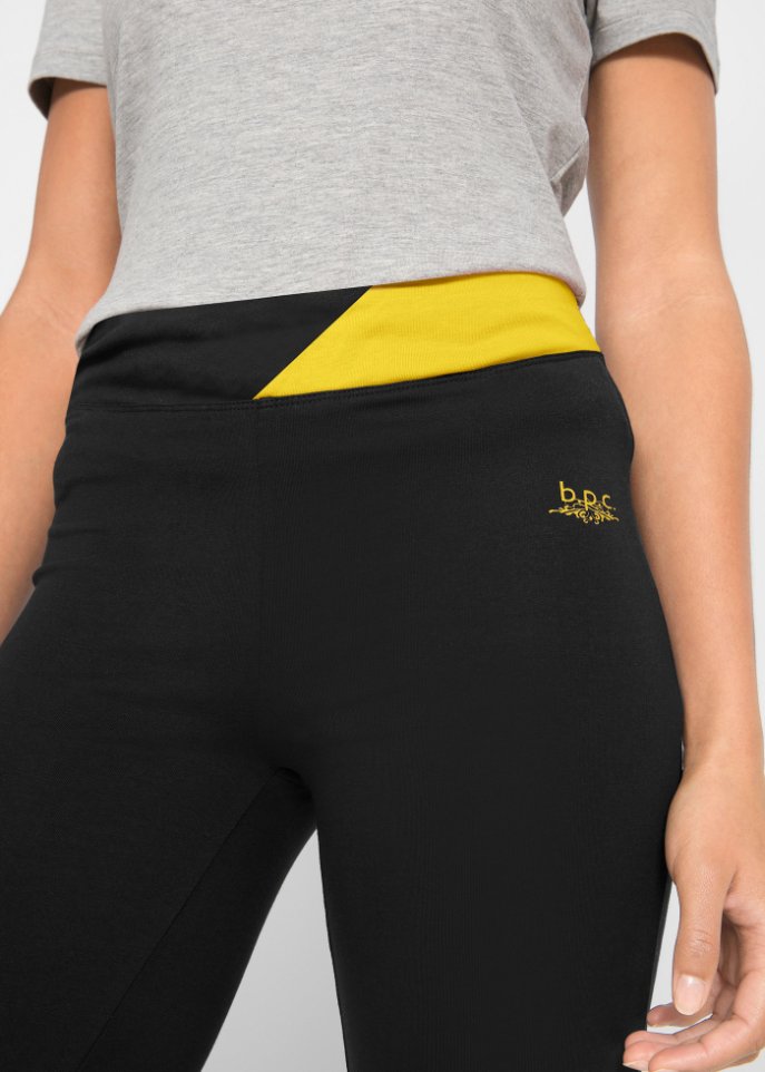 Sporthose aus Baumwolle, ausgestellt