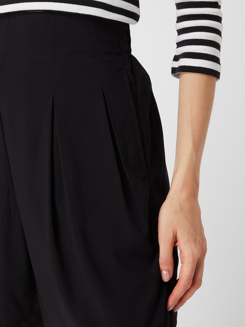 Shorts aus Viskose in schwarz
