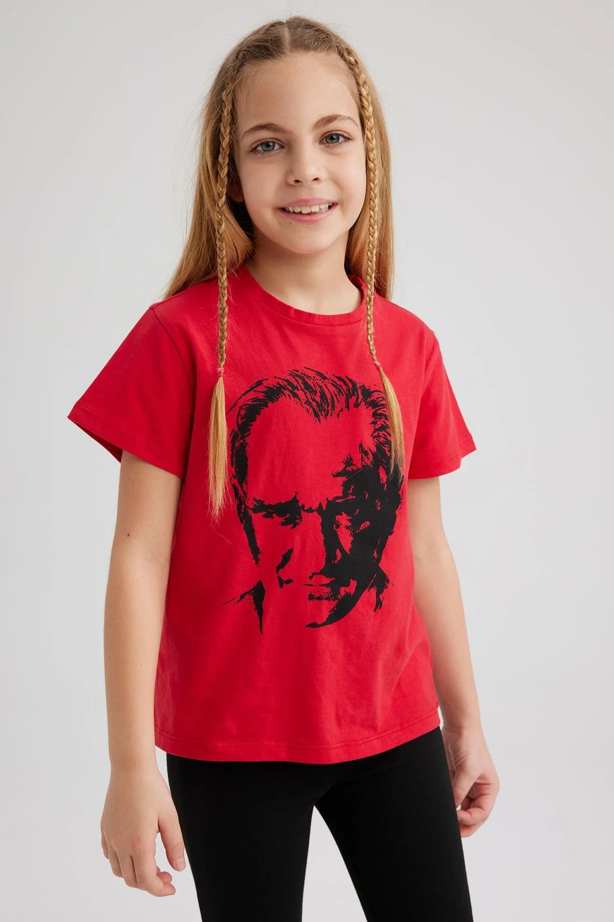 DeFacto  Rotes kurzärmliges Mädchen-T-Shirt mit Atatürk-Aufdruck - Tyc00689968439