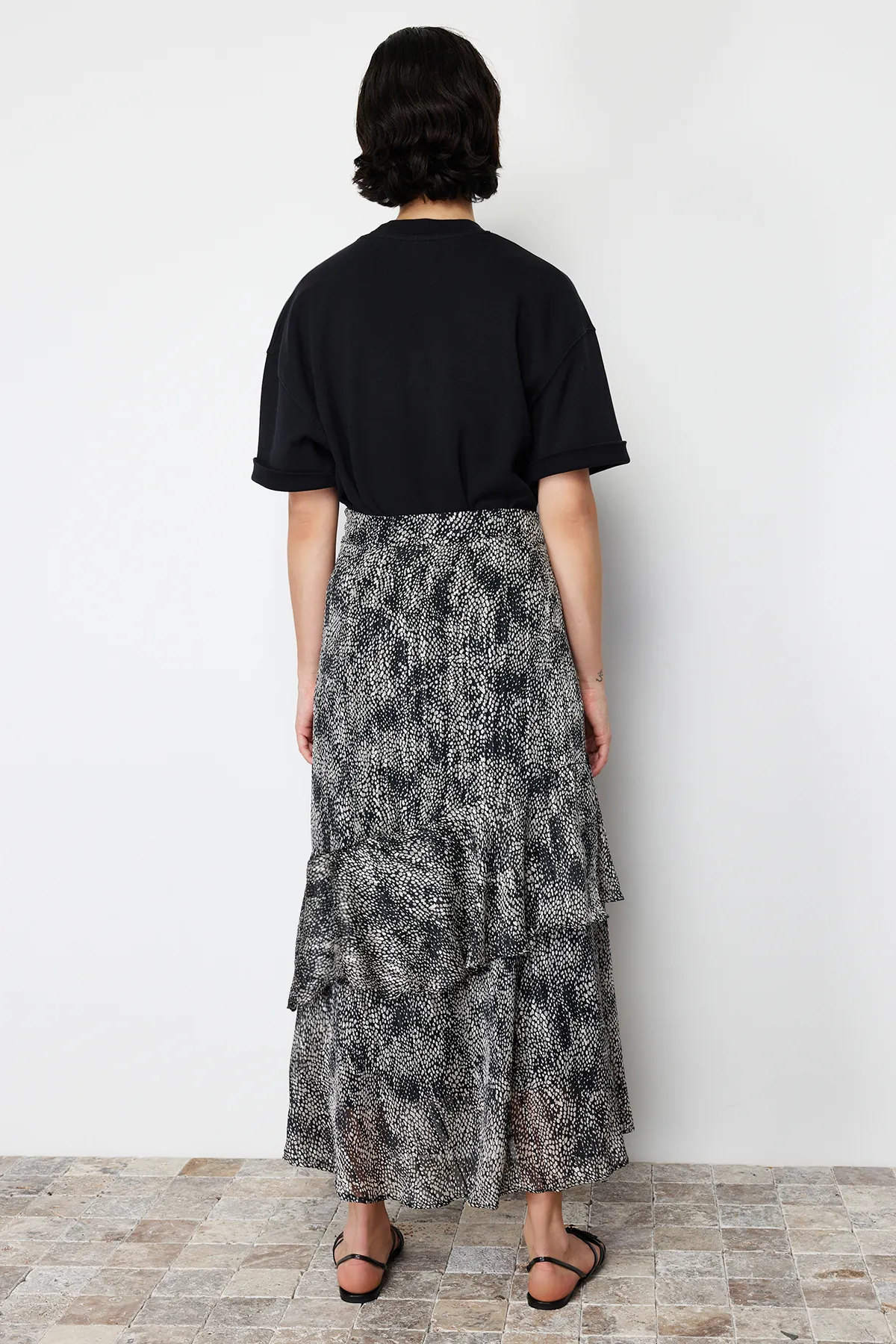 Trendyol Modest  Schwarzer, gefütterter Webrock mit Tiermuster TCTAW24EE00020