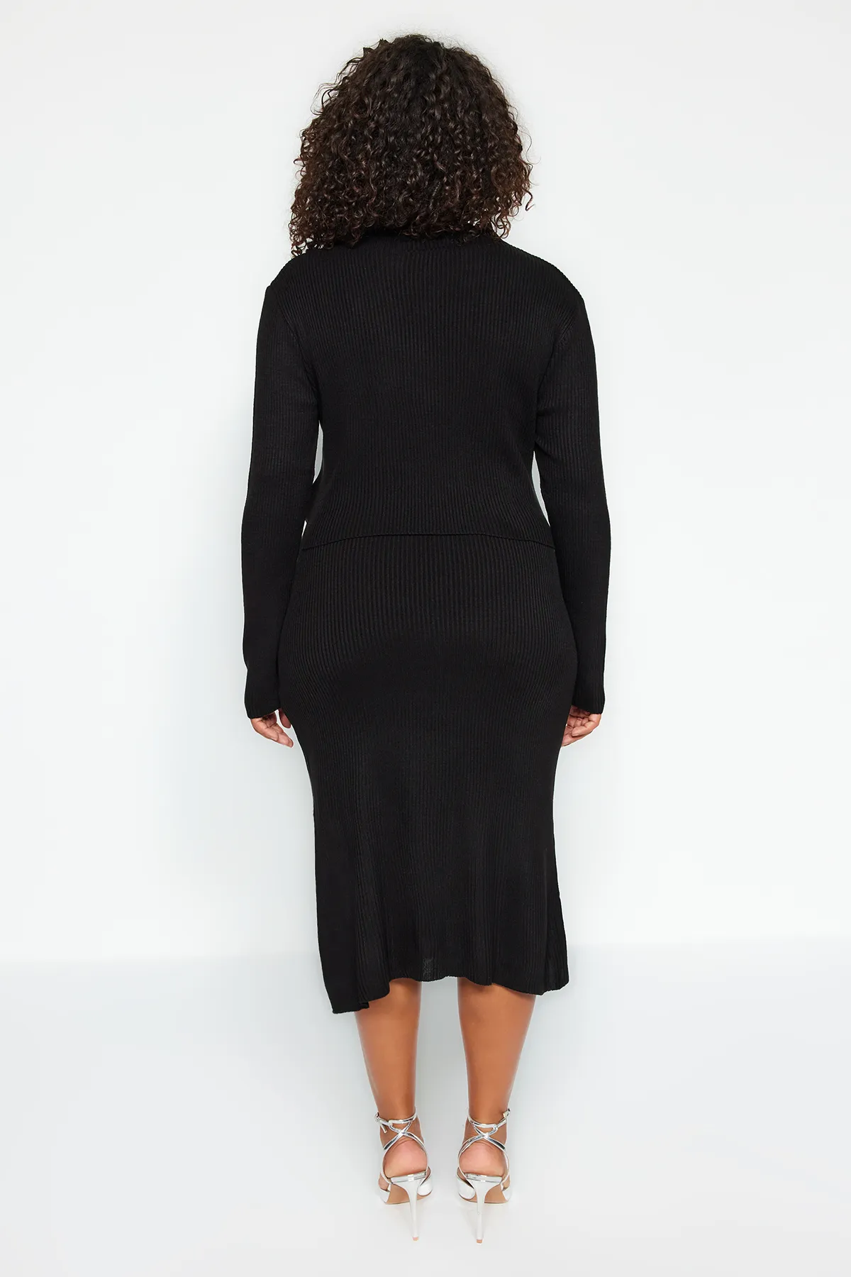 Trendyol Curve  Schwarzes Strickoberteil und -unterteil-Set mit Steindetail TBBAW24CP00000