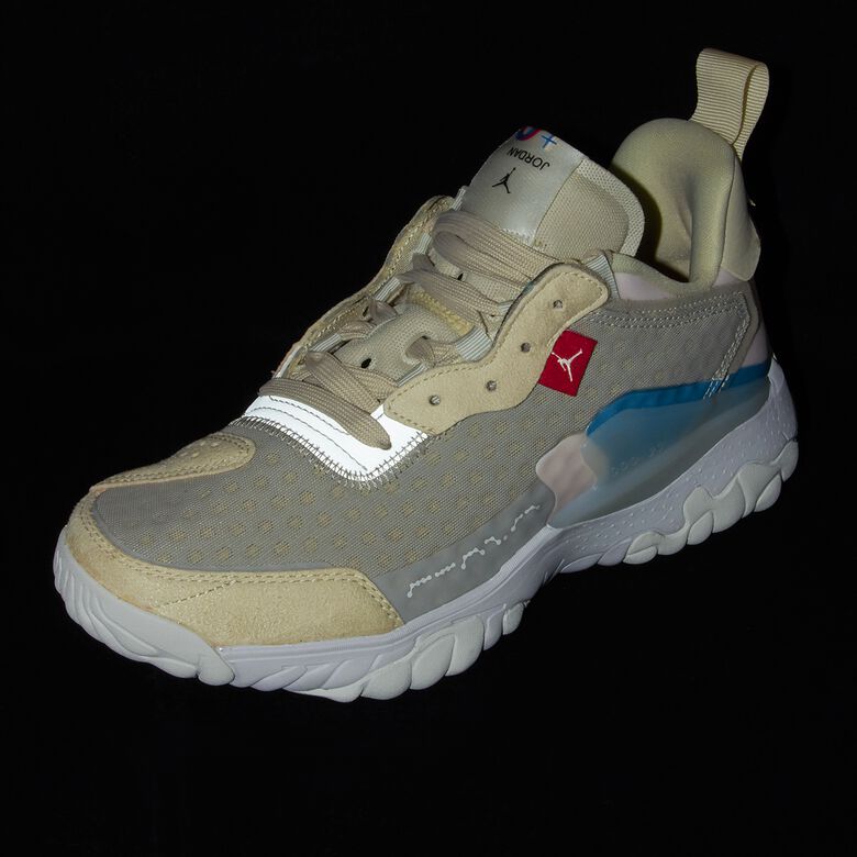JORDAN Wmns Jordan Delta 2 SE lt orewood brn/summit wht-atmosphere
