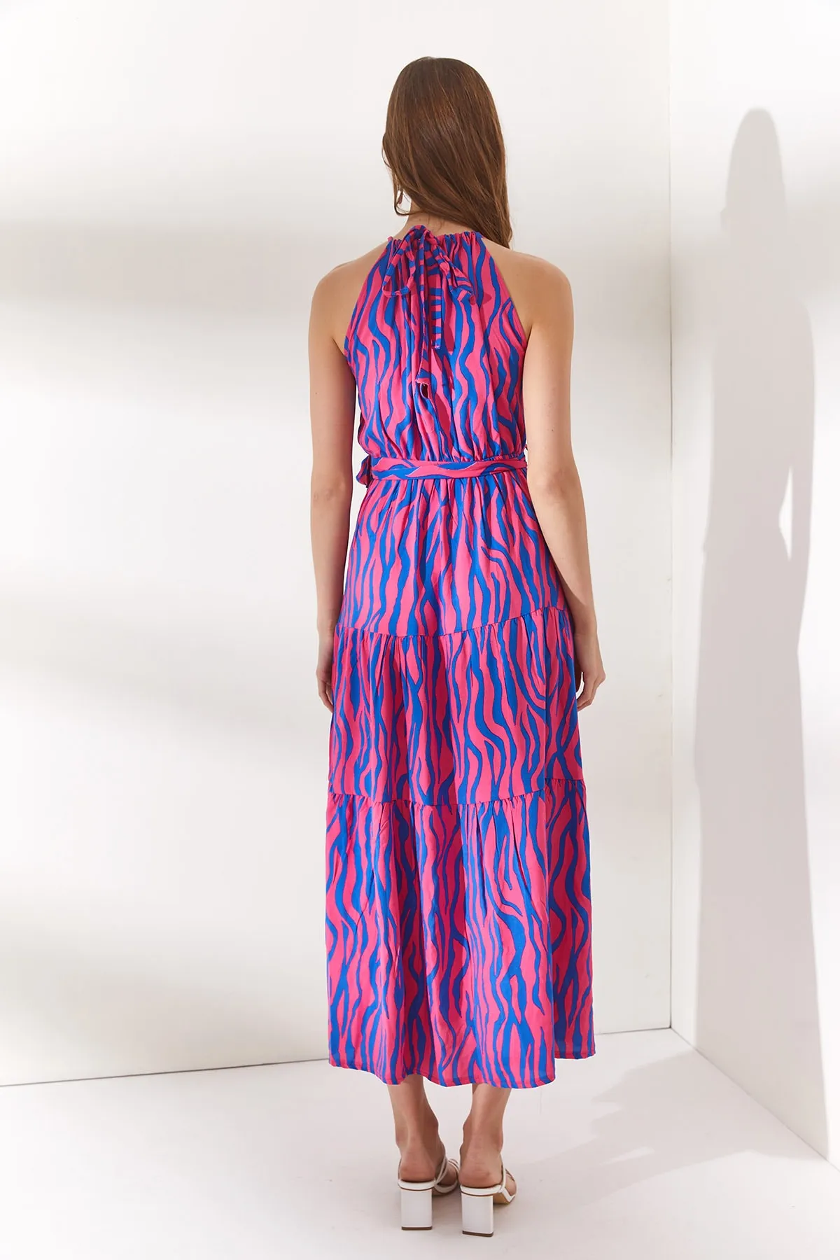 Olalook  Damen-Kleid aus gewebtem Viscon in Zebra-Fuchsia mit Neckholder und Gürtel ELB-19001548