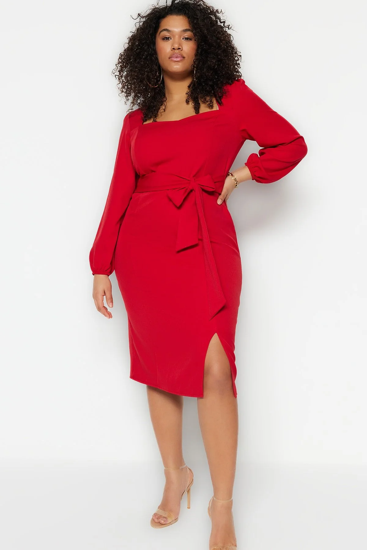 Trendyol Curve  Rotes, gewebtes Kleid mit Schlitz und Schnürung TBBSS23AH00184