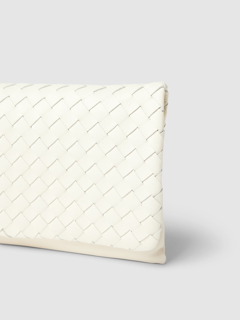 Clutch mit strukturierter Oberfläche Modell 'LEDER PIUMA' in ecru