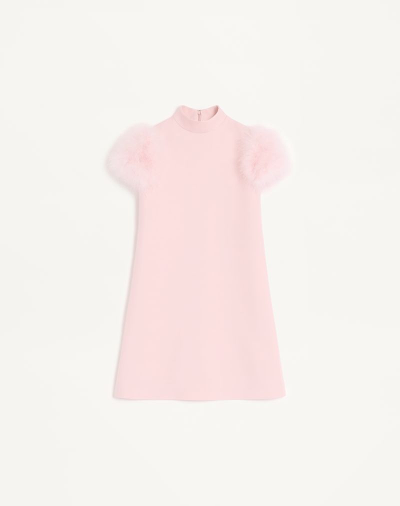 Vestido curto de crepe de alta costura com penas