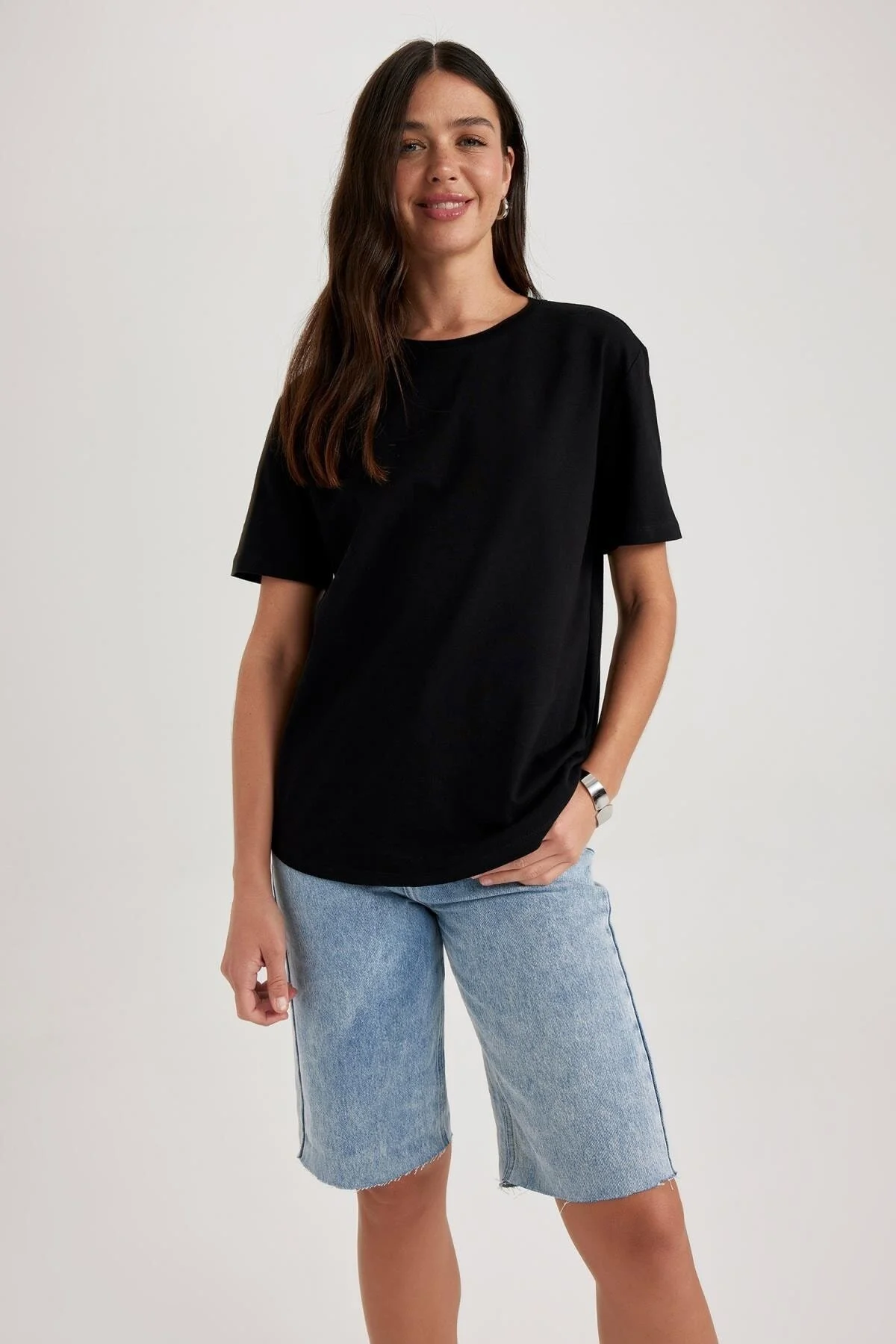 DeFacto  Kurzarm-T-Shirt mit normaler Passform und Rundhalsausschnitt