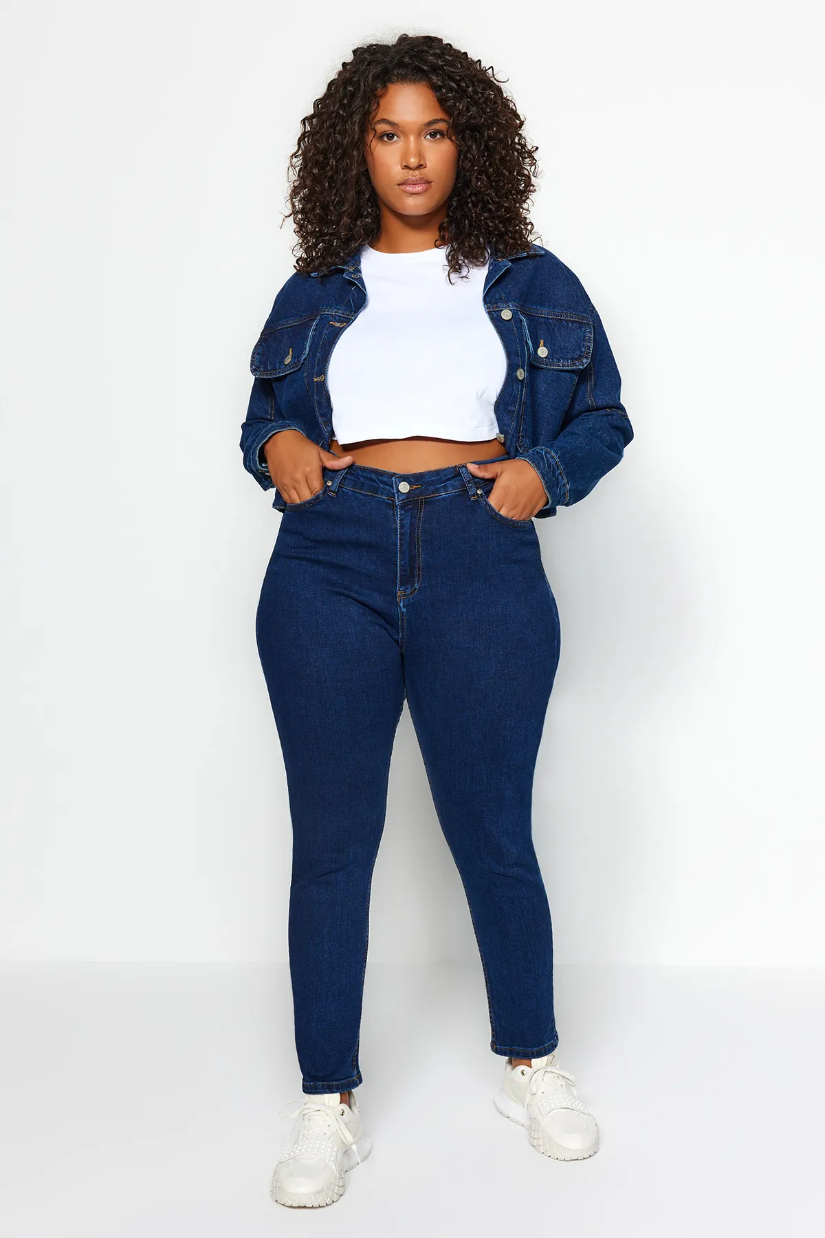 Trendyol Curve  Dunkelblaue, dehnbare Skinny-Jeans mit hoher Taille TBBSS22JE0075