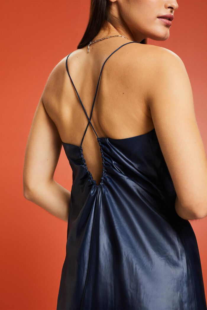 Slipdress im Metallic-Look, Twist-Detail hinten