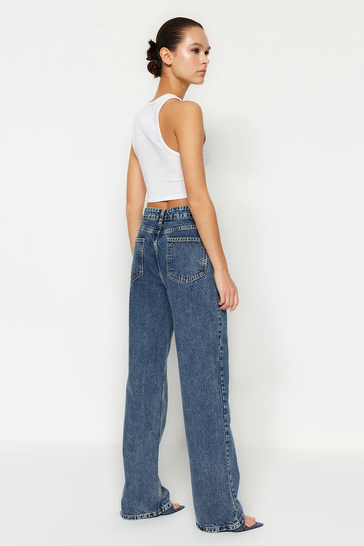 Trendyol Collection  Blaue Jeans mit hoher Taille und weitem Bein TWOSS24JE00018