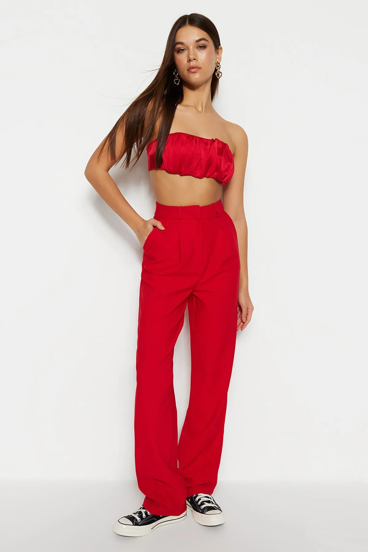 Trendyol Collection  Rote, gerade geschnittene, plissierte Webhose mit weitem Bein TWOSS21PL0155