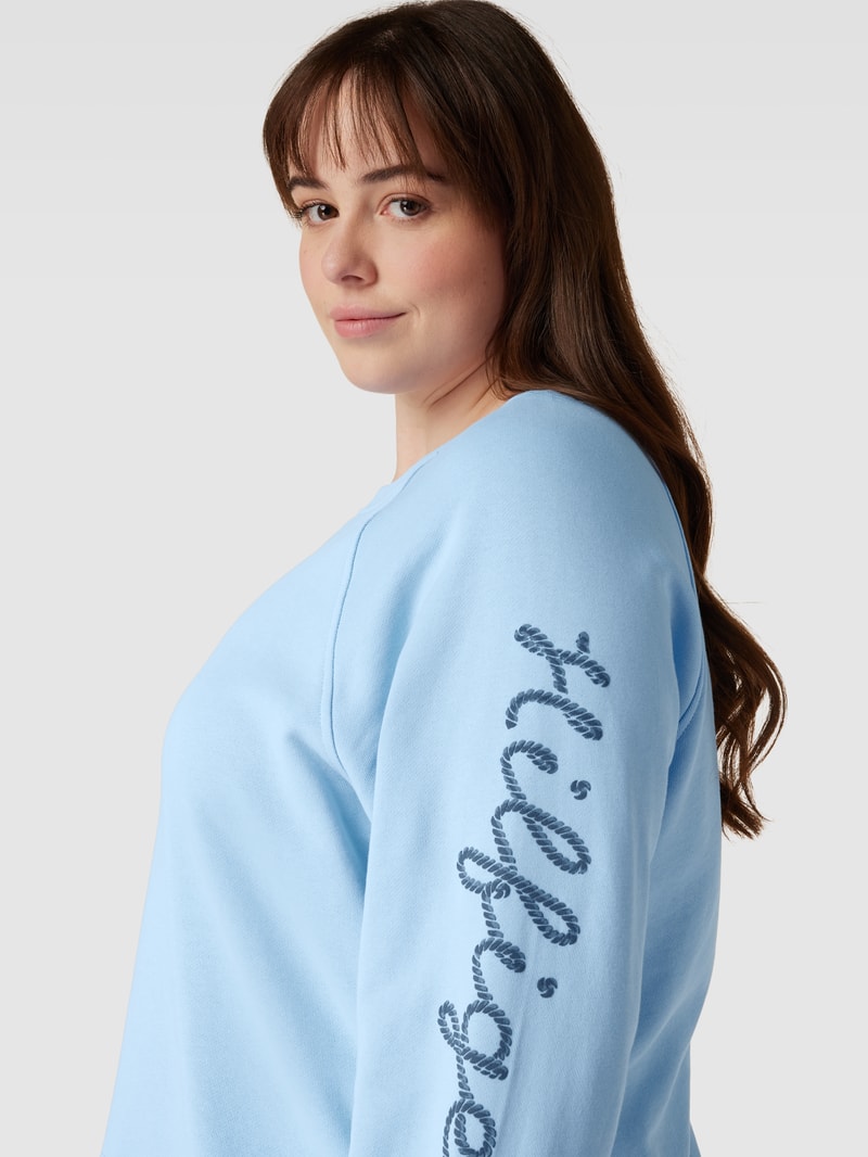 PLUS SIZE Sweatshirt mit Label-Details in ozean blau