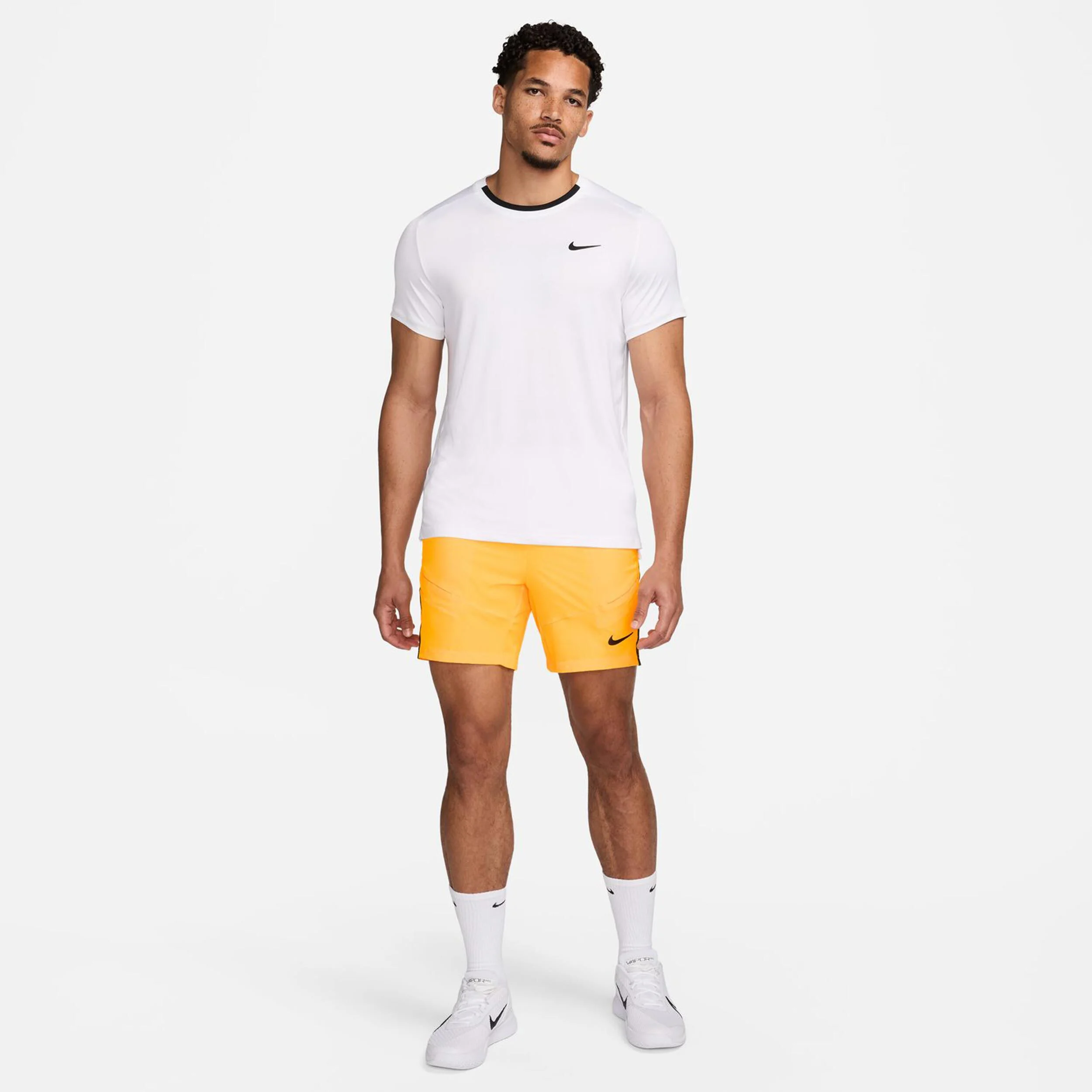 Dri-Fit Court Advantage 7in Shorts Herren - Orange, Schwarz