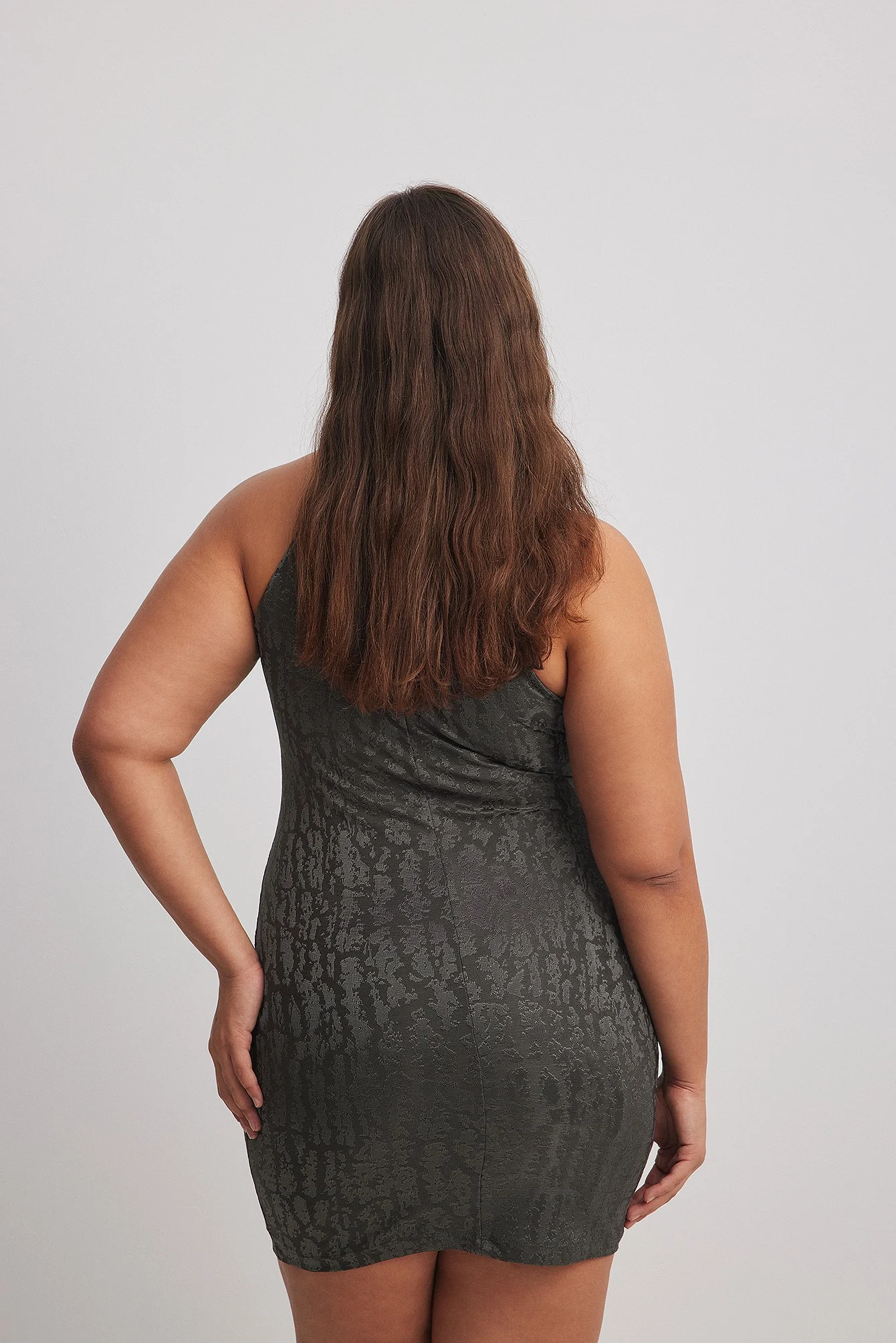 Minikleid mit Trichterausschnitt