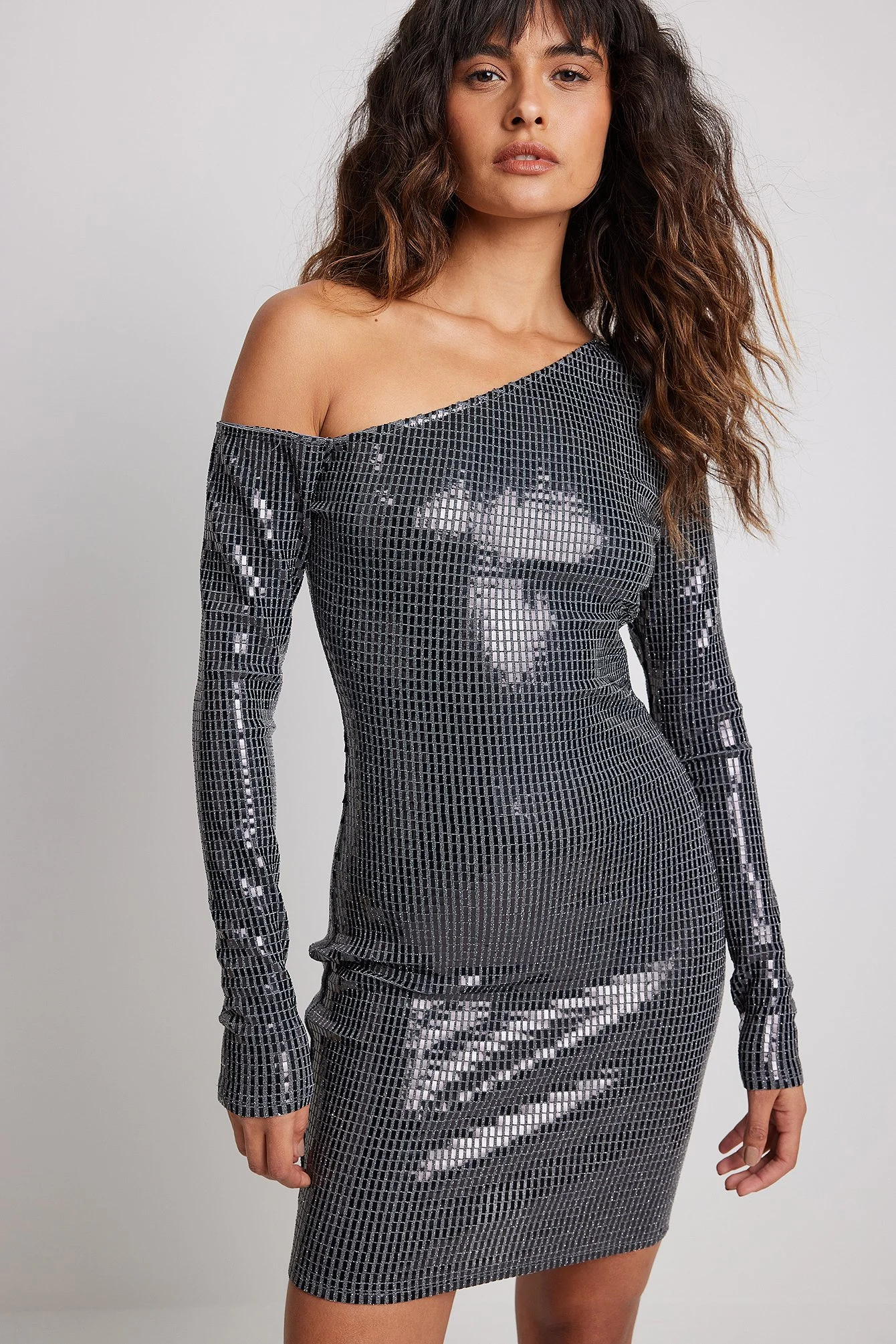 Asymmetrisches Glitzerkleid
