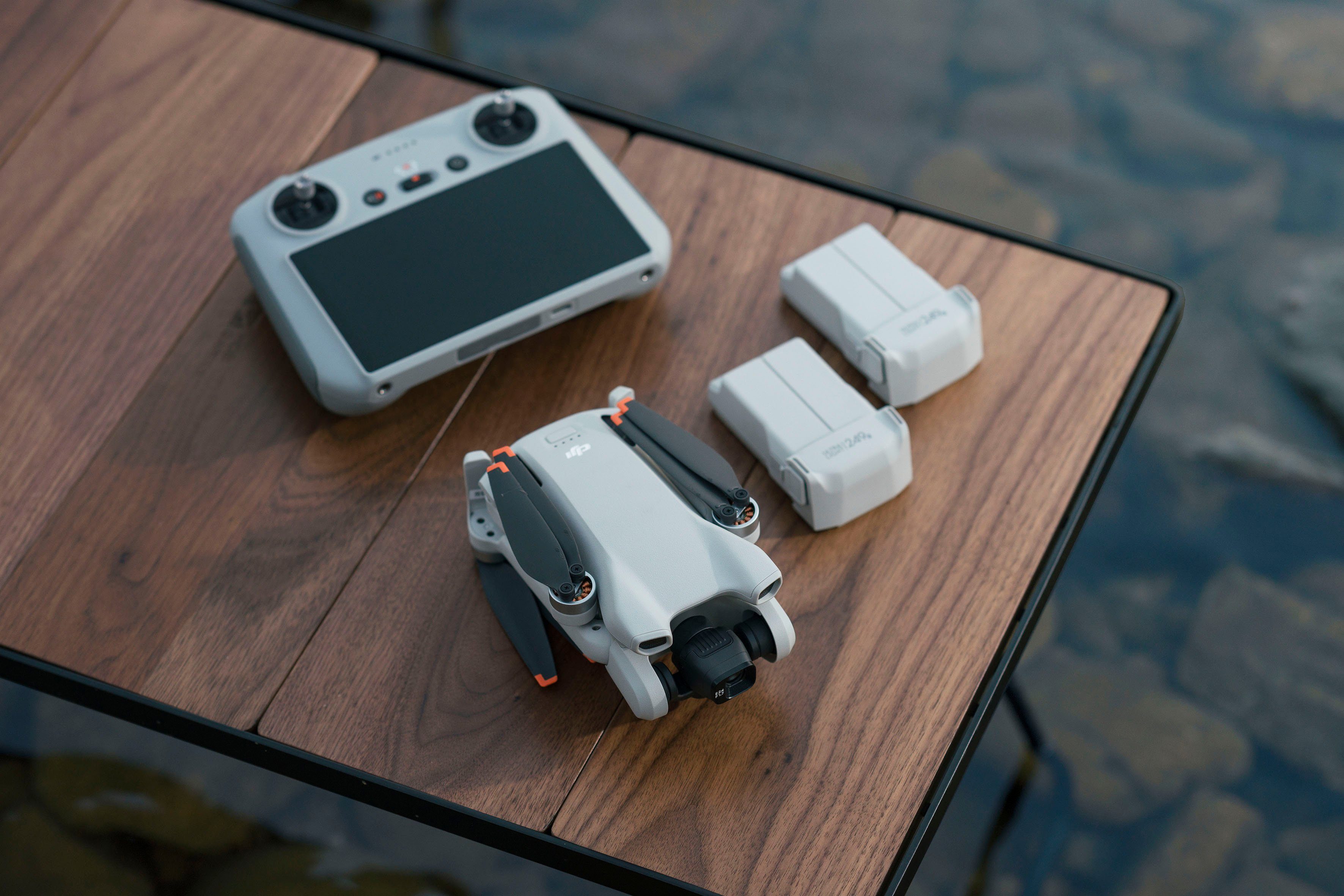 DJI Mini 3 Fly More Combo & DJI RC Drohne (4K Ultra HD)