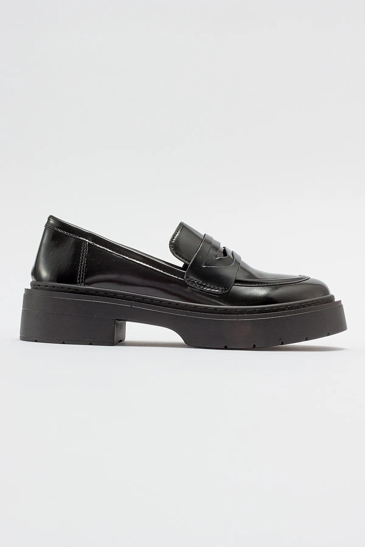 LuviShoes  NONTE Schwarzer Damen-Loafer mit Öffnung
