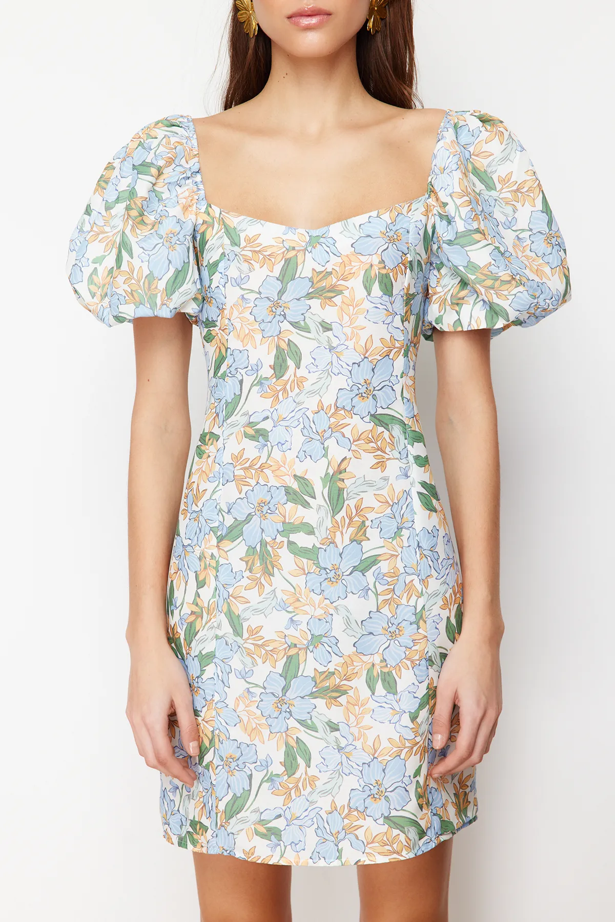 Trendyol Collection  Ecrufarbenes, florales A-Linien-Minikleid mit Ballonärmeln aus Webstoff TWOSS24EL00694