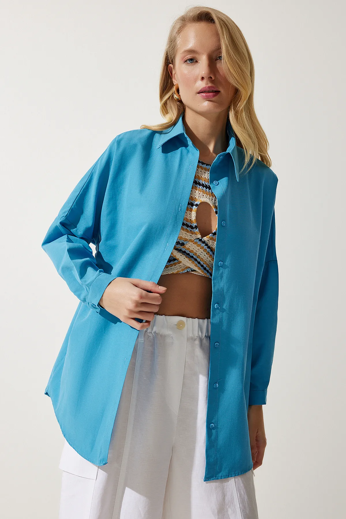 Happiness İstanbul  Blaues Oversize-Lang-Basic-Shirt für Damen DD00842