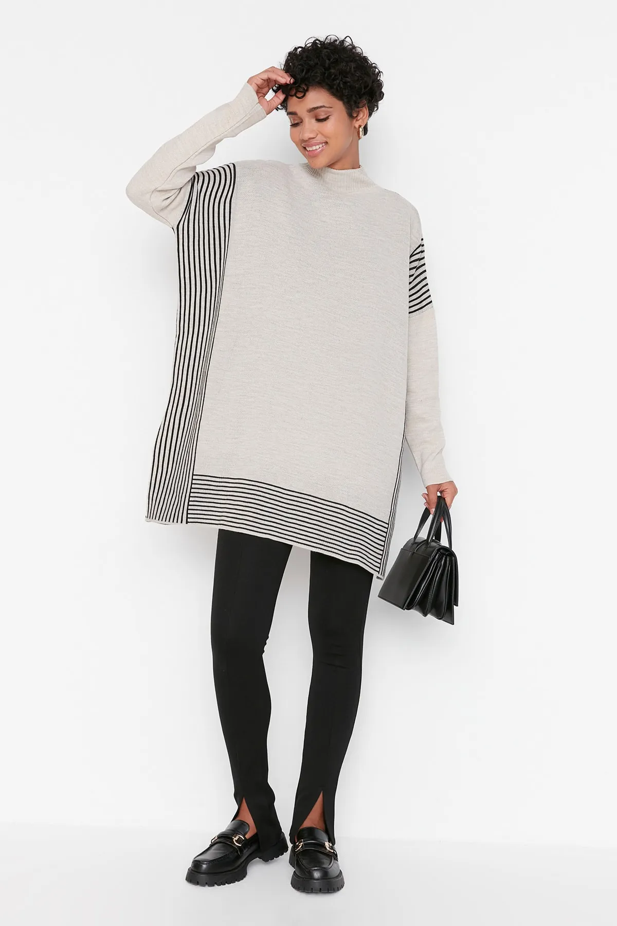Trendyol Modest  Beige gestreifter Strick-Ponchopullover TCTAW23KZ00076