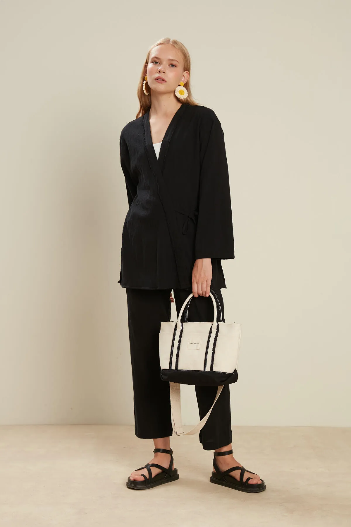 Manuka  CRINKLE-KIMONO AUS BAUMWOLLE SCHWARZ