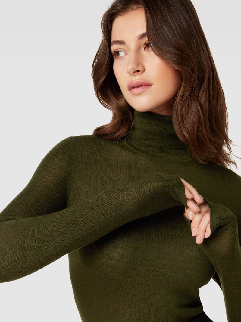 Strickpullover mit Rollkragen in olivgrün