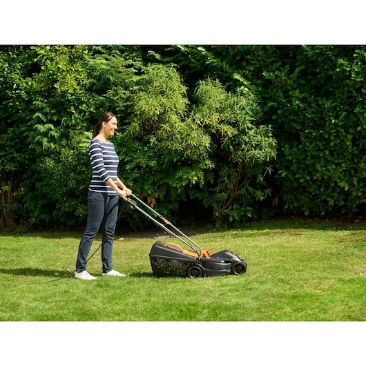 Black & Decker BEMW351-QS kosilica za travu 32 cm 1000 W