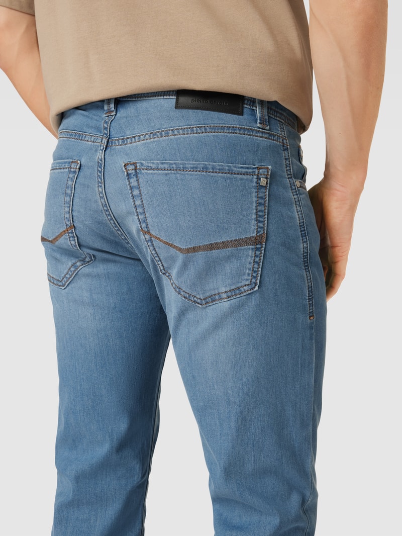 Tapered Fit Jeans aus Baumwolle mit Label-Patch Modell 'Lyon' in hellblau