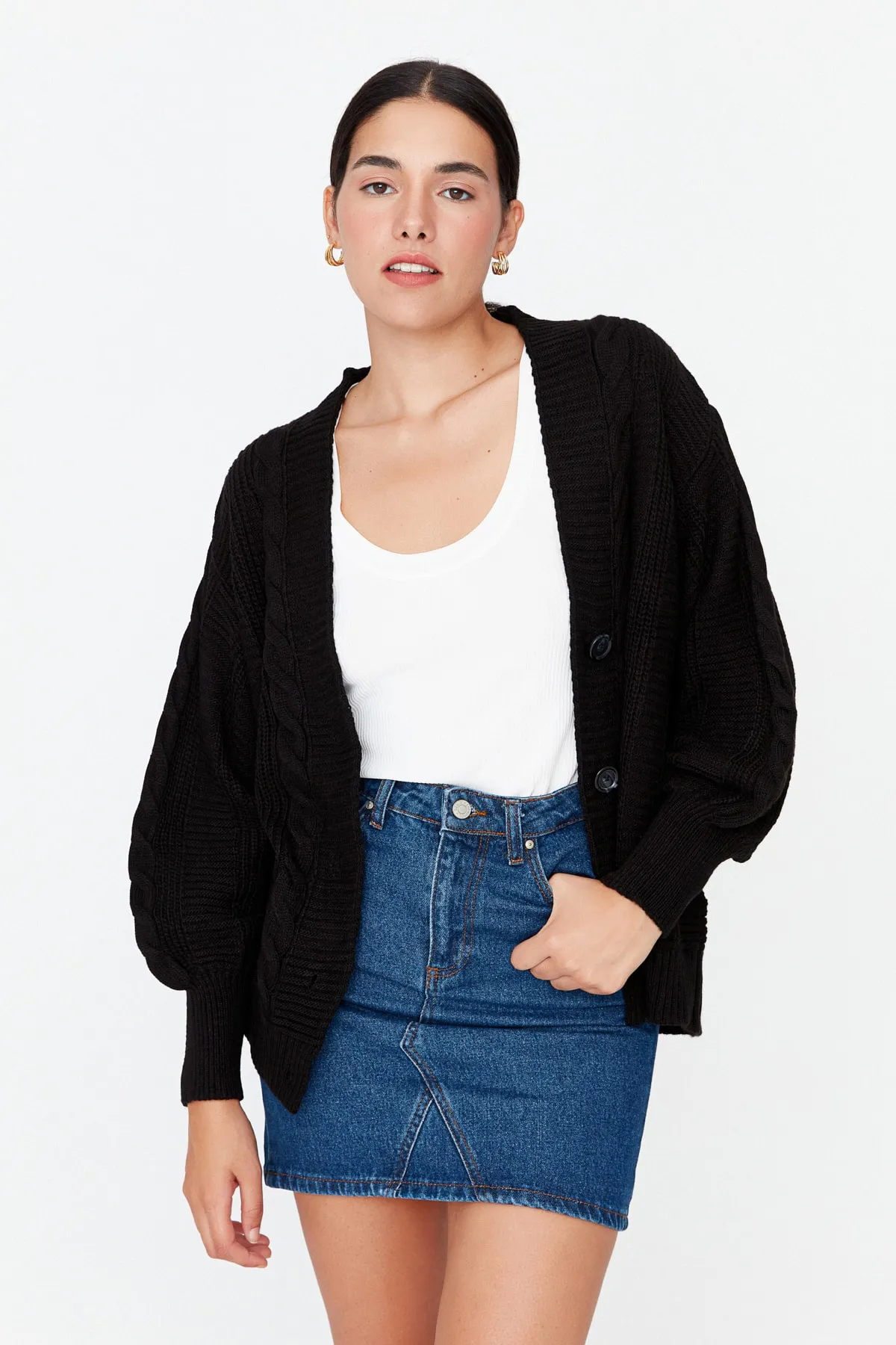 Trendyol Collection  Schwarzer Strick-Cardigan mit weiter Passform TWOAW22HI0176