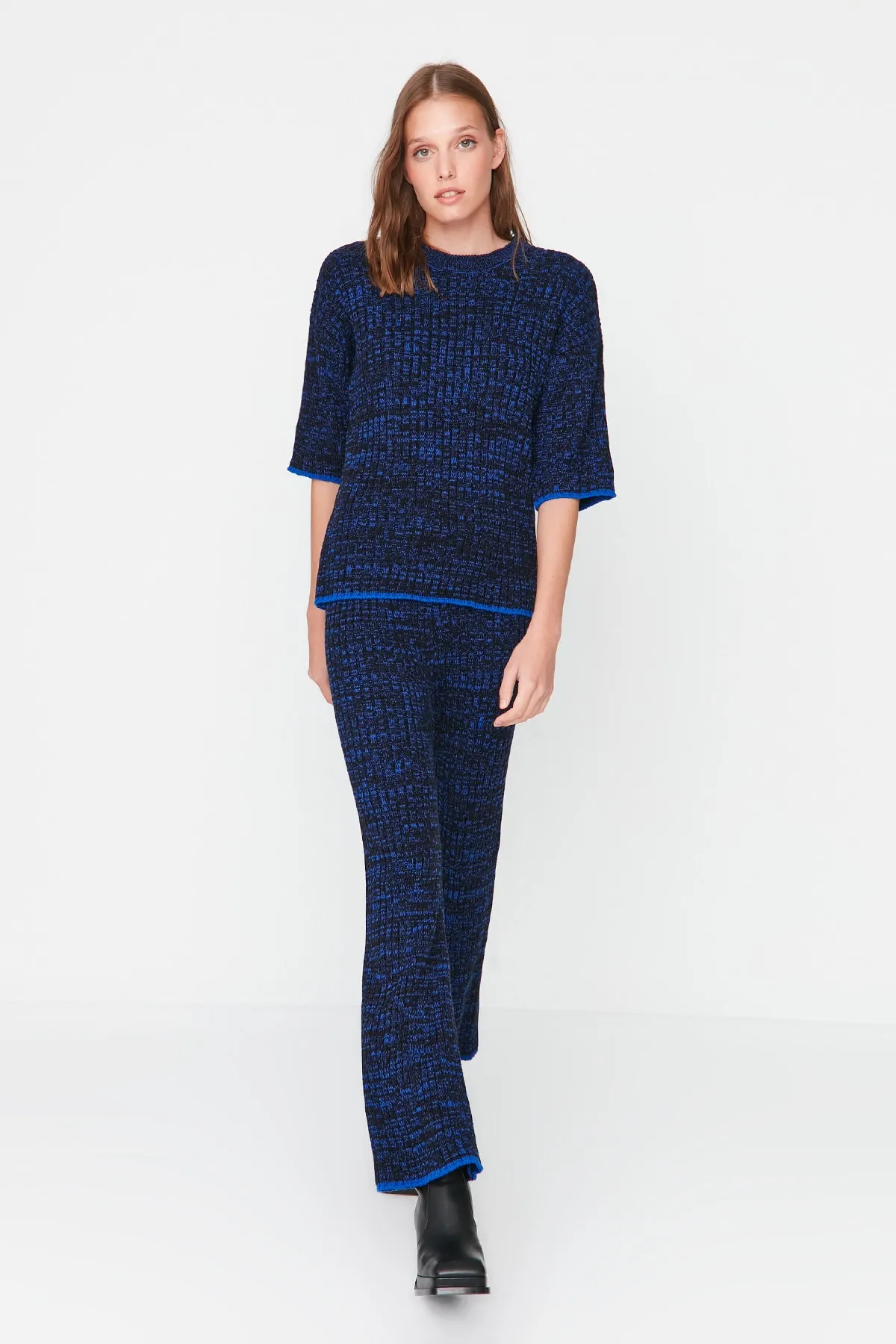 Trendyol Collection  Schwarzes Strickoberteil und -unterteil mit Farbverlauf-Muster TWOAW23AU00191