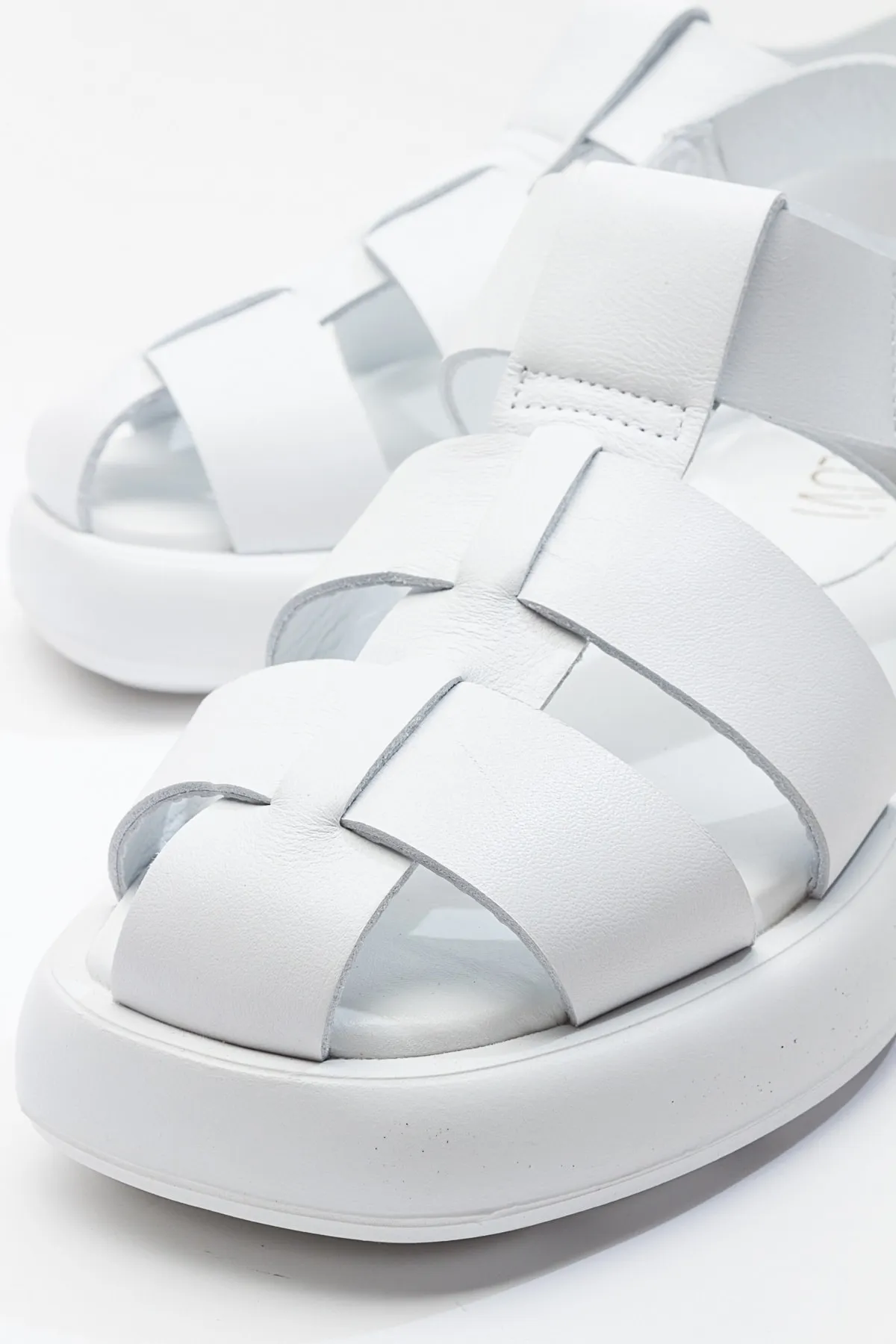 LuviShoes  BELİV Weiße Damen-Sandalen aus echtem Leder