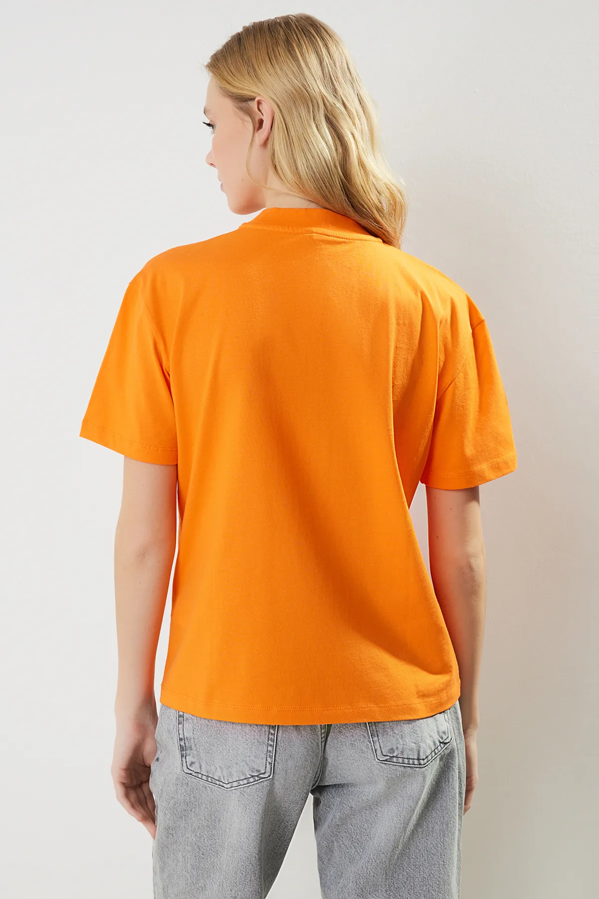 Trendyol Collection  Anthrazit-Orange 2er-Pack Basic-Strick-T-Shirt mit Stehkragen TWOSS20TS1500