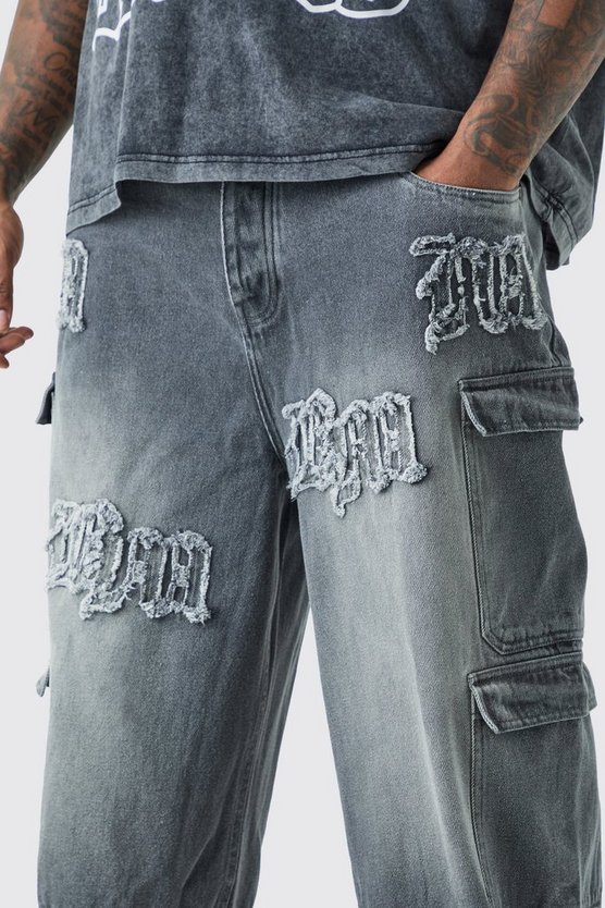 Plus lockere Cargo-Jeans mit Bm-Applikation und Taschen
