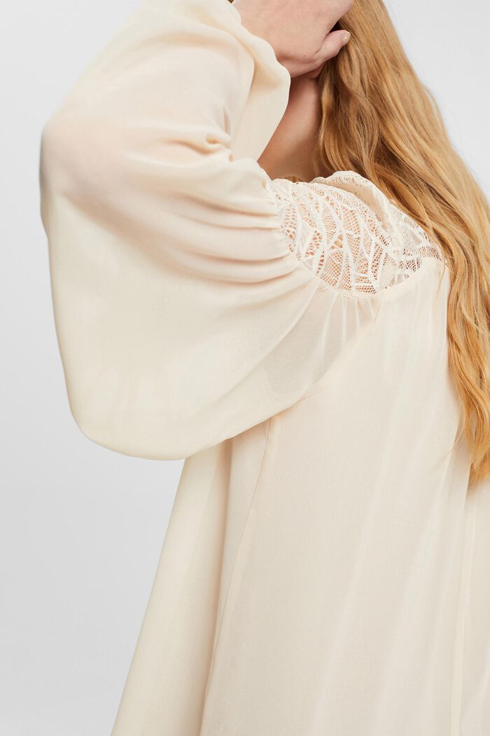 Chiffon-Bluse mit Spitze