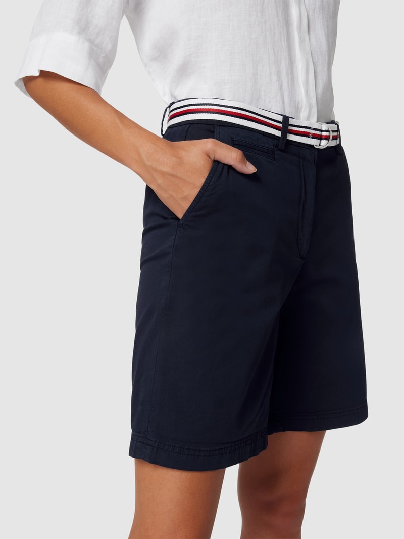 Bermudas mit Stoffgürtel in marineblau