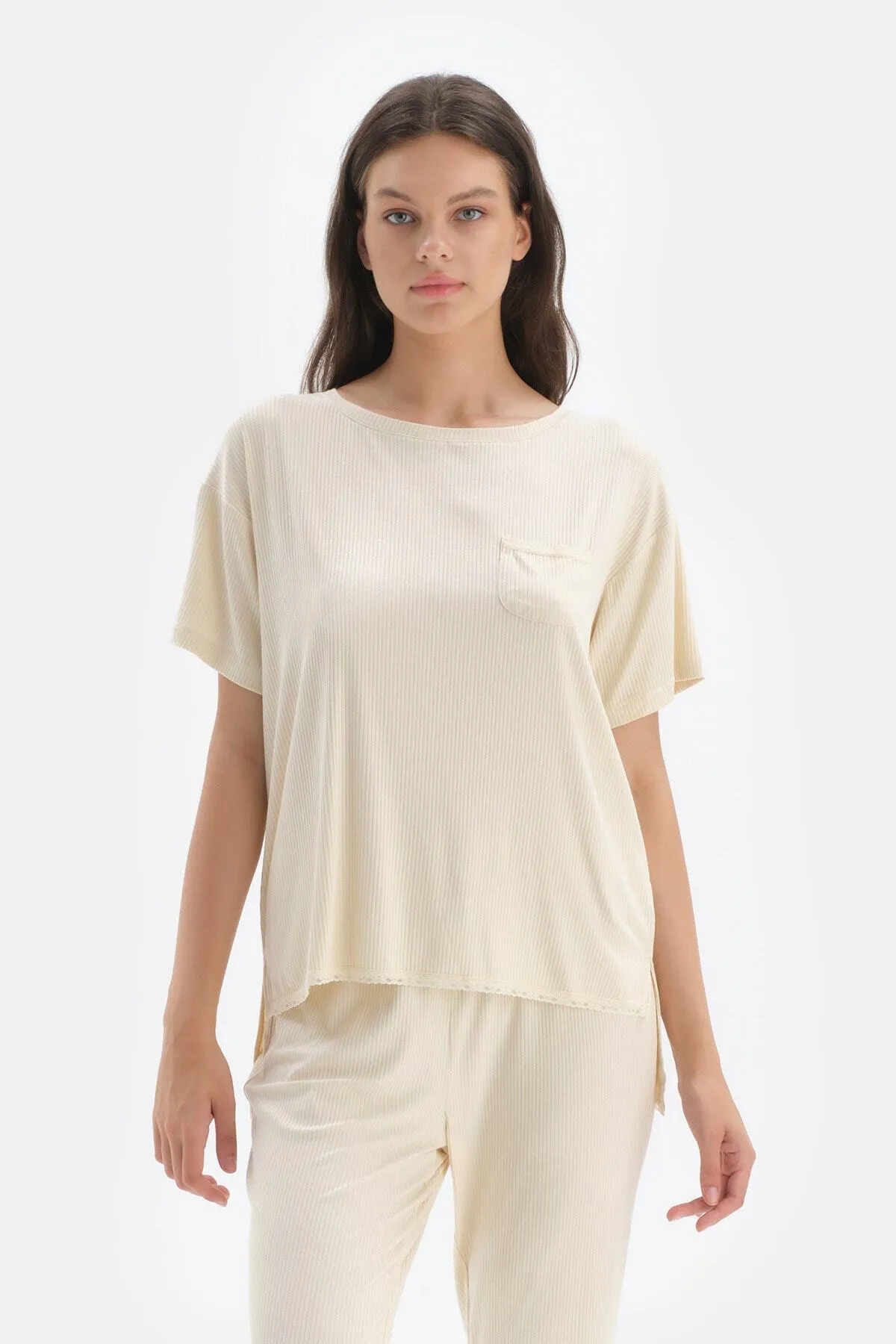 Dagi  Ecrufarbenes kurzärmliges T-Shirt-Pyjama-Oberteil aus Viskose