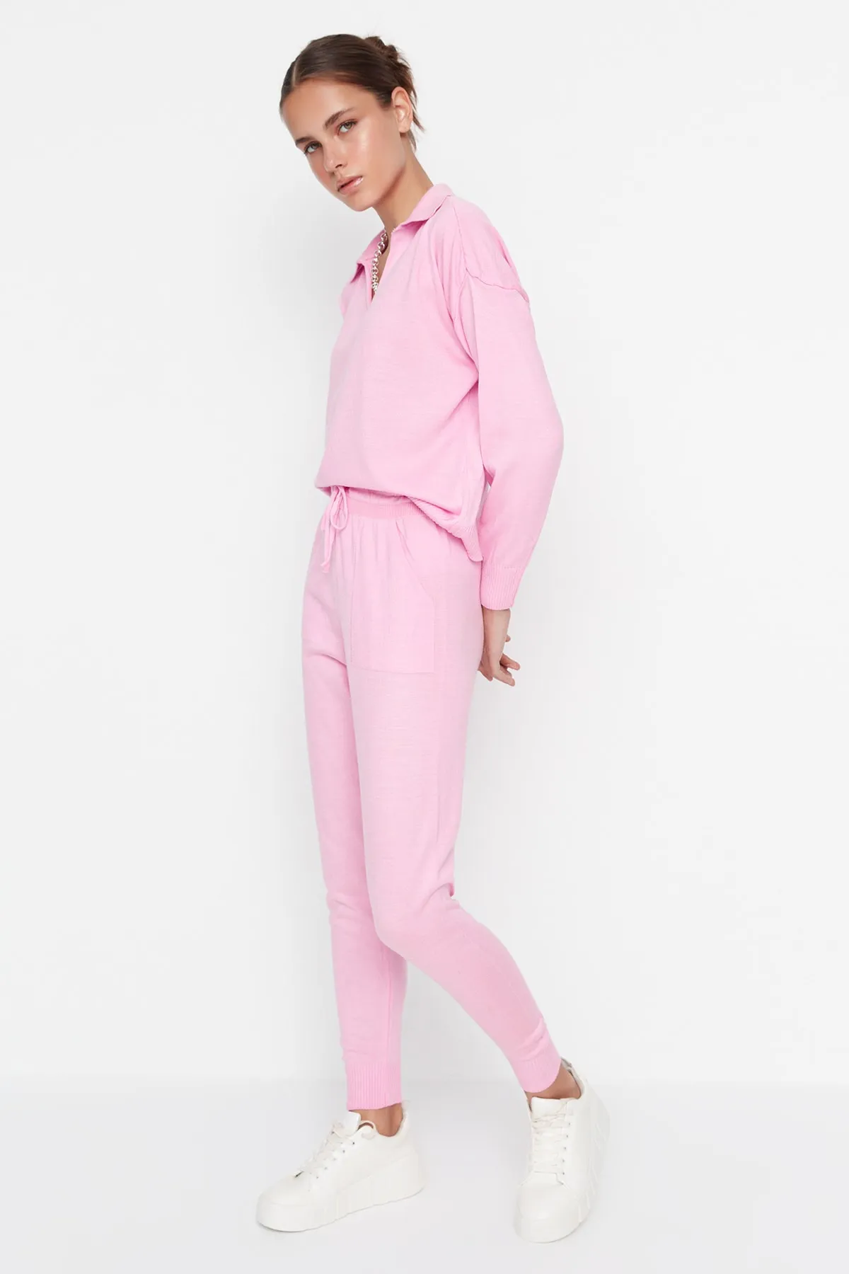 Trendyol Collection  Rosa Strickoberteil und -unterteil-Set mit Polokragen TWOAW22AU0059