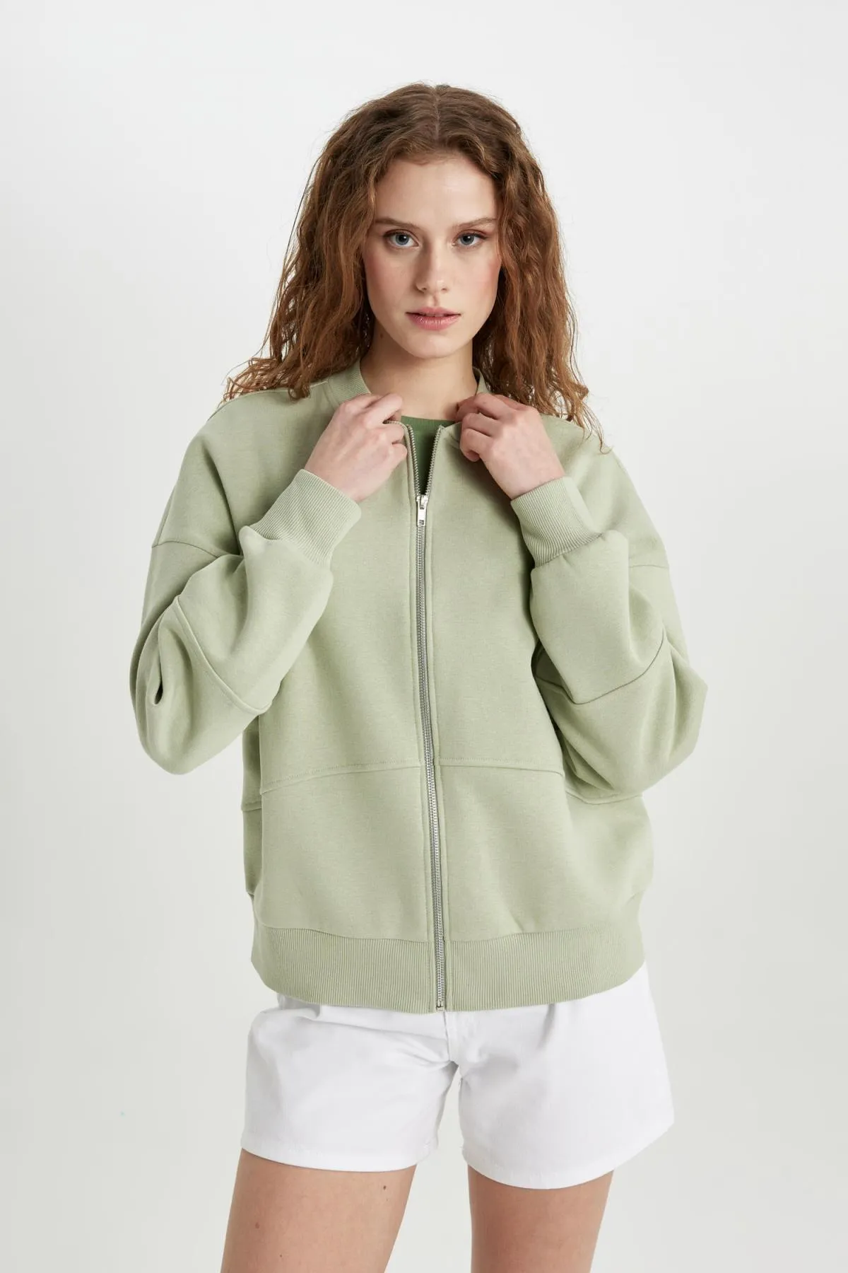 DeFacto  Oversize-Passform, College-Kragen, weicher, pelziger Bomber-Cardigan aus dickem Stoff C5233ax24sp