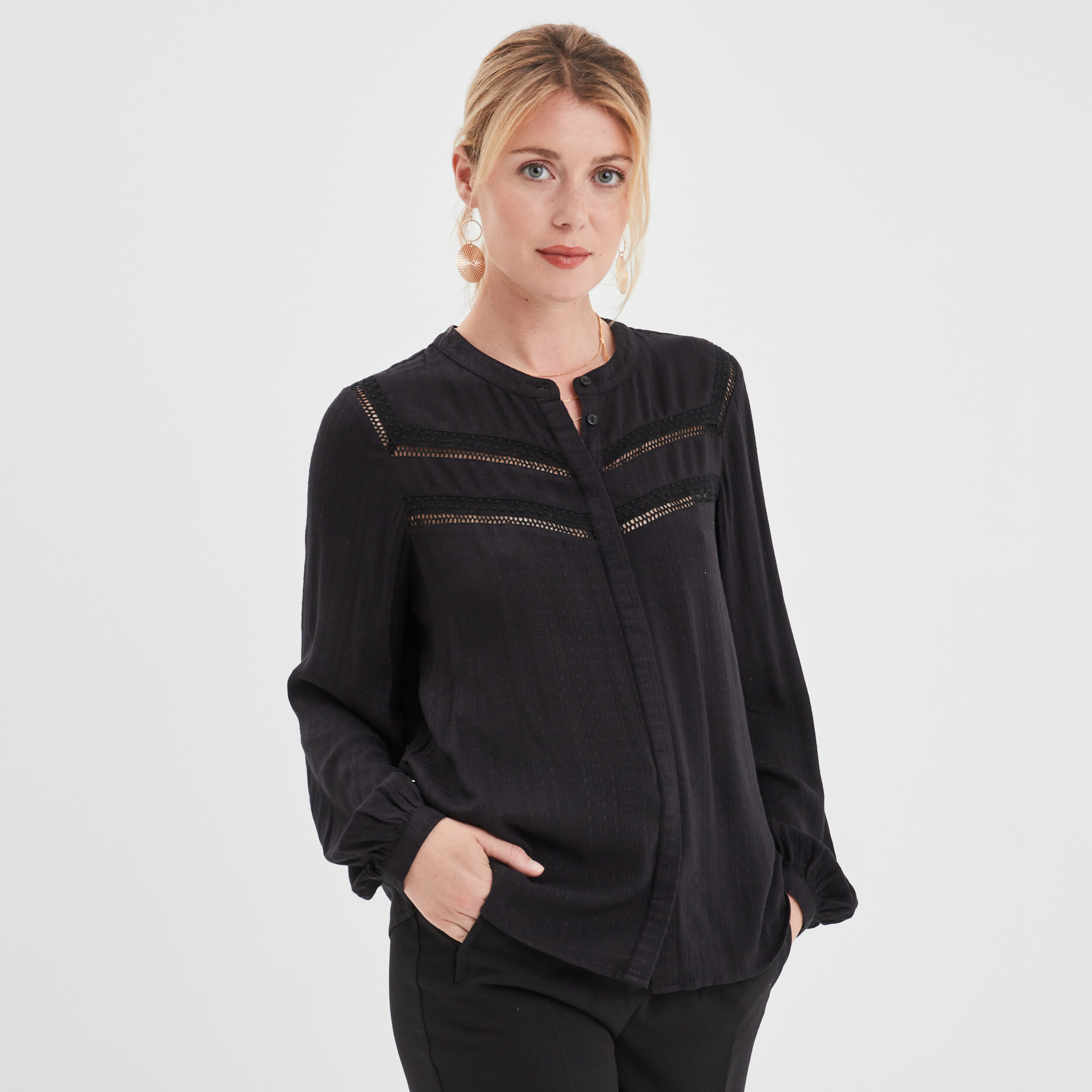 Blouse bandes ajourées col mao Liberto noir femme | La Halle