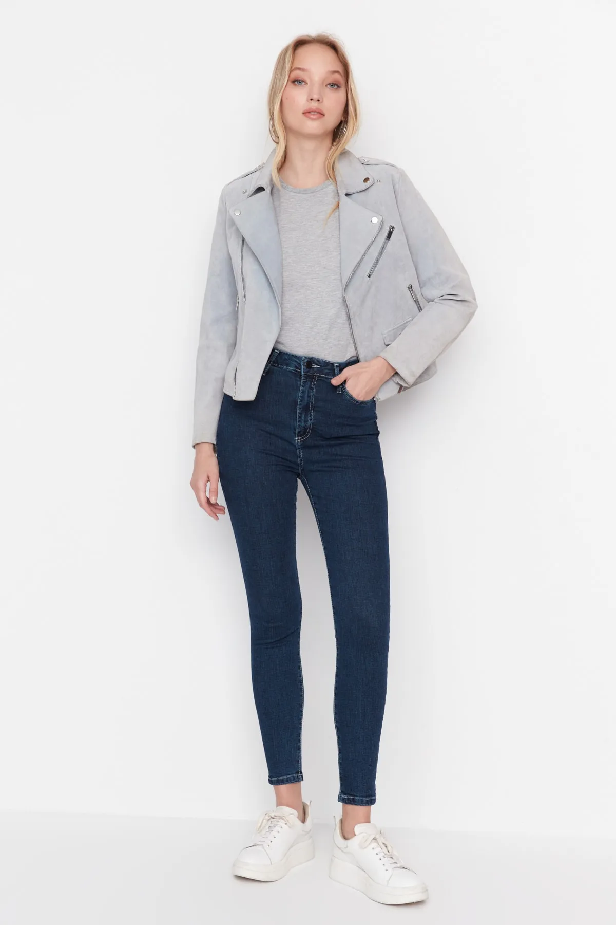 Trendyol Collection  Dunkelblaue Skinny Jeans mit Kontrastnähten und hoher Taille TWOAW23JE00443