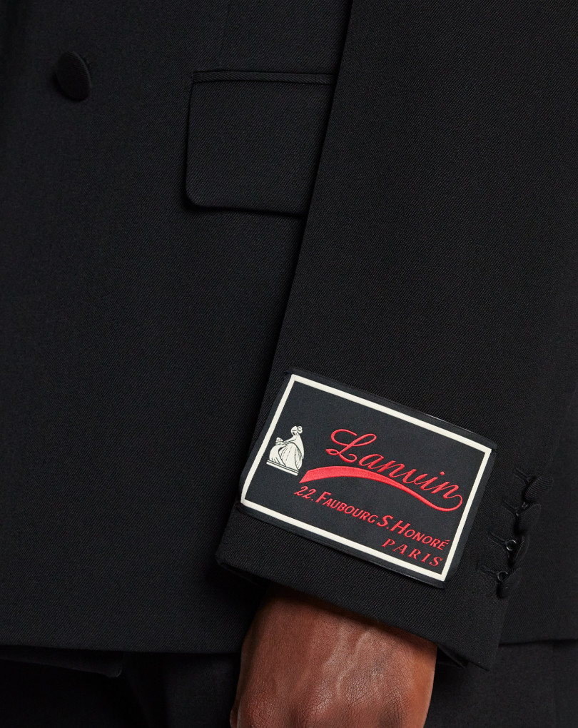 VESTE DE SMOKING À DOUBLE BOUTONNAGE AVEC PANNEAUX CONTRASTÉS