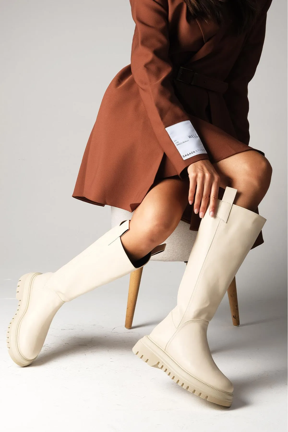 Mio Gusto  Beigefarbene, pelzgefütterte Damenstiefel mit Reißverschluss hinten