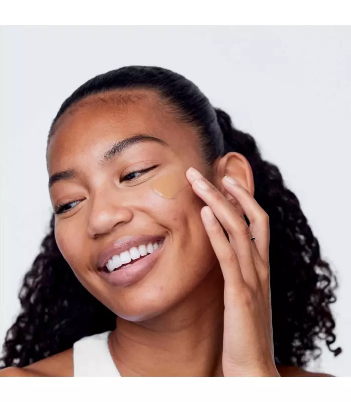 ANTI-BLEMISH SOLUTIONS Fond de Teint Liquide Anti-imperfections