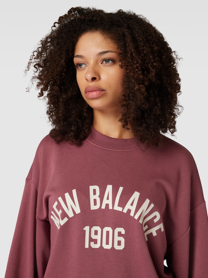Sweatshirt mit Label-Print in dunkelrot
