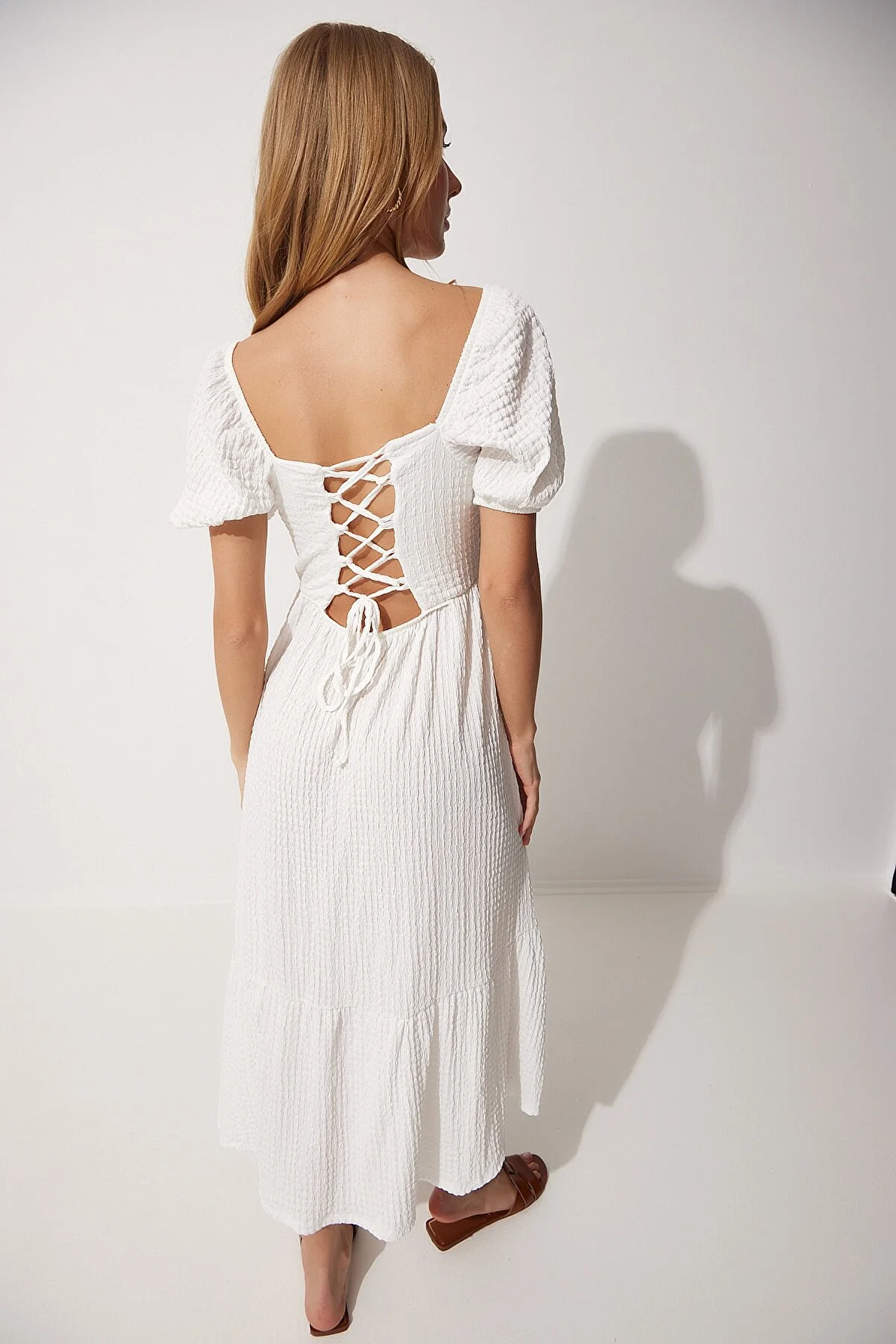 Happiness İstanbul  Strukturiertes Sommer-Strickkleid mit herzförmigem Ausschnitt